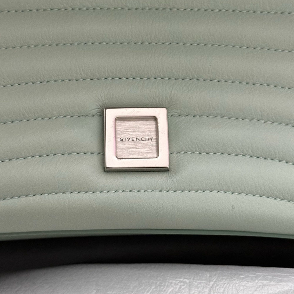 ✨ Givenchy 4G Soft Baguette – Celadon – BRAND NEW – Full Set + Cardholder ✨ - Picture 5 of 9